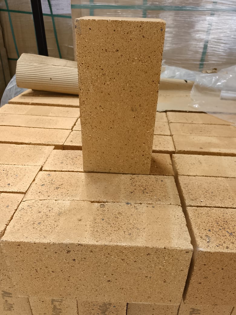 40% Alumina Refractory Firebricks | High-Temperature Insulation Bricks – 1300°C to 1600°C